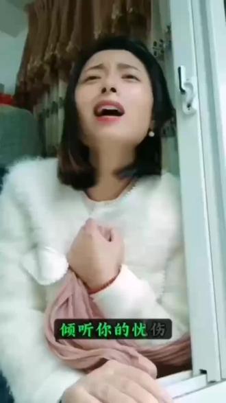 为什么越穷的地方,规矩越多,年味越浓?
说句不好听的,浓浓的年味是穷味,过年过的是穷人的年。你去观察一个人、一个家庭,过年的时候越是穷香极欲、胡吃海喝、烂醉烂赌,恨不得把金子都穿在身上,这样的人年味极派,也说明这样的人平时遺得极不如意。
如果你觉得现在年味淡了,很有可能是你离那个环境远了,乐观点看,这是好事。