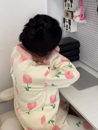晚上躺被窝玩手机再也不怕肩膀灌风了#冬季必备 #过冬神器 #好物推荐🔥 #肩颈热敷 #冬季保暖神器
