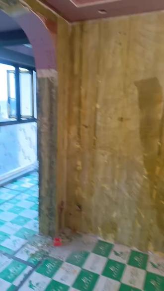 元旦节来自我们刘监理的工作视频,可以施工的小区!
正确的界面剂程序,石膏之前,程序一错失去了介面济的正常功效,粘合度会降低,起不到作用!