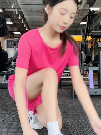 这款三口袋休闲运动套装,面料柔软舒适,透气,高弹力,多种颜色,又…#短裤穿搭 #健身女孩穿搭 #运动穿搭 #瑜伽服 #健身服