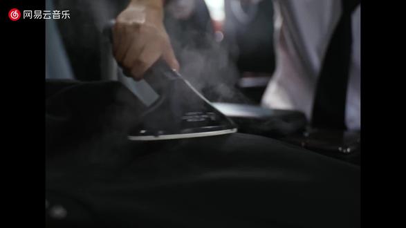 我背了个Prada的书包进教室,
班主任她see me flexing。
#topbarry #rapeter #DDbackseat