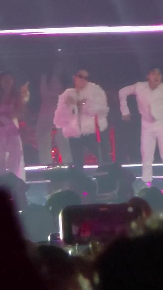 12.12首尔安可<HOMESWEETHOME>
最后拉衣服那下斯哈斯哈🤤🤤
#权志龙#权志龙首尔安可