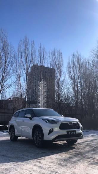 今日座驾“25年26款丰田汉兰达3.5混动四驱七座尊贵版”
#撸车日常 #晒出你的爱车 #丰田汉兰达#dou是好车 #动力强劲