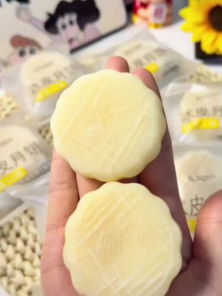 救命!榴莲冰皮月饼 太绝了!冰皮软糯拉丝,内馅爆浆超香#榴莲控 #爆浆美食 #零食安利