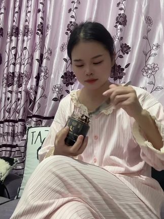 养好自己很简单,每天一勺这个#玉灵膏#女生必备#内调#自用好物推荐、以前手脚特别怕凉暖不热,坚持吃大半年了,每个月的那几天也红扑扑。一定要重新把自己养一遍。一天都是🐮劲