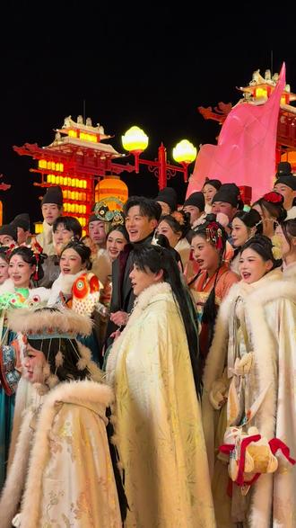 孙艺洲来参加河头老街闭园表演啦#孙艺洲 #明星 #现场拍摄 #河头老街