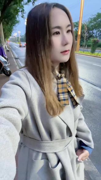 这一生很短,短到来不及细算。逐渐步入成熟却也背负起生活的压力与责任。#读文案就是在读我