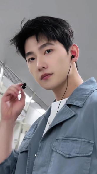 超帅的杨洋动态壁纸来喽#动态壁纸#杨洋#杨洋动态壁纸 #苹果动态壁纸设置教程 #杨洋帅爆了 杨洋动态壁纸素材 杨洋动态壁纸高清 苹果动态壁纸怎么设置 杨洋动态壁纸设置 杨洋太帅了