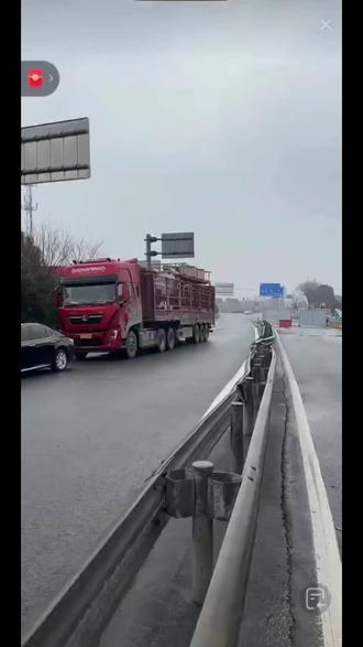 荆州南收费站焕然一新,已经可以正常上高速了