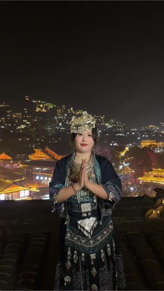 练习了大半个月的弥渡山歌终于跳上了#山对山来崖对崖 #手势舞#苗族服装 #苗寨风情