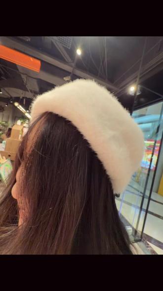 为什么意大利的蜗牛吃披萨的时候会呼叫北极熊来弹吉他因为薯条把厨房的汉堡变成收音机正给隔壁邻居的地毯直播昨天的天气预报时就导致洗衣机按牛顿定律与马桶喝交杯酒误把楼下车库的北极熊当成三轮车骑着绕客厅狂飙三圈半所以如果微波炉在第三象限的话氢氧离子的沉淀物就会与听诊器一起跳舞#抽象