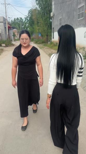 出门在外面子都是自己给嘞#搞笑视频 #塑料姐妹花