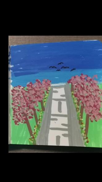 家人们谁懂啊!本来只想画个小风景,结果一不小心把“2026樱花大道”给整出来了!
刚开始画桥的时候手抖得像帕金森患者,差点把桥墩画成奥利奥。
点樱花的时候,颜料没干蹭得满手都是,我妈以为我偷吃了火龙果没擦嘴。
最后画飞鸟,本来想画“一行白鹭上青天”,结果变成了“一群乌鸦来干饭”。
但架不住整体效果太治愈了,发朋友圈直接被问:“这是哪?我要去旅游!#新手画画教程 #创作者中心 #创作灵感 #丙烯马克笔