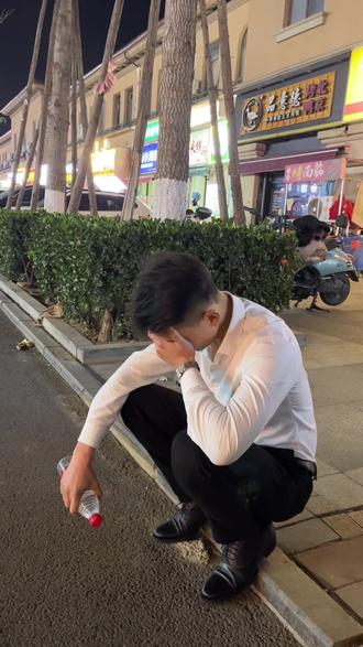 你总是傻的可以 天真的相信爱情