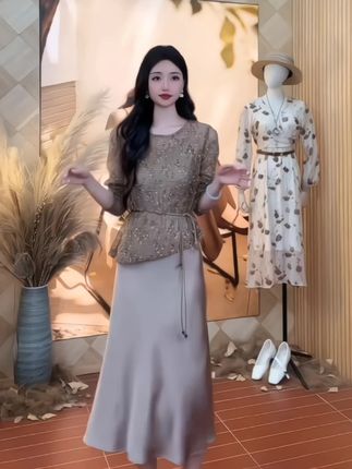 气质套裙两件套#秋天第一杯琥珀流光 #这个秋天被琥珀系治愈了 #请欣赏赵露思的今日穿搭 #内娱琥珀系中女的力量感 #秋日人生照片还得是琥珀流光风