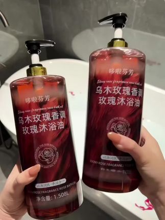 这款乌木玫瑰香调沐浴油,洗完自带高级体香,留香一整天!🌹✨ #留香沐浴露 #解决所有头皮头发问题#乌木玫瑰沐浴油