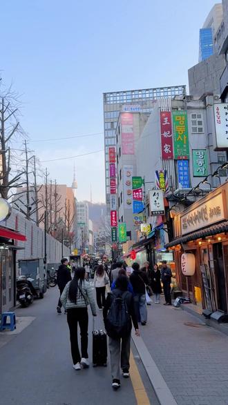 韩国首尔娱记前线为你bd
#bts#首尔#光化门#流量扶持 #明洞新世界