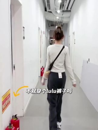 越简单的版型穿着越遮胯宽显瘦 #简约大气 #休闲裤 #面料柔软舒适 #速干裤 #梨形身材穿搭