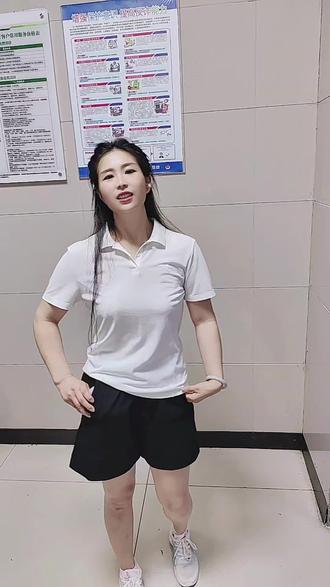 可愁死我了,也不知道人家都买的什么样的碎花裙?什么牌子的?贵不贵?我带的钱到底够不够?#碎花裙 #POLO衫#搞笑视频