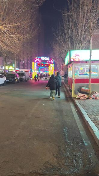 #真实生活分享计划 #农大食巷 #东北农业大学 #夜市 #哈尔滨
两个懵懂大学生勇闯夜市测评之东农食巷