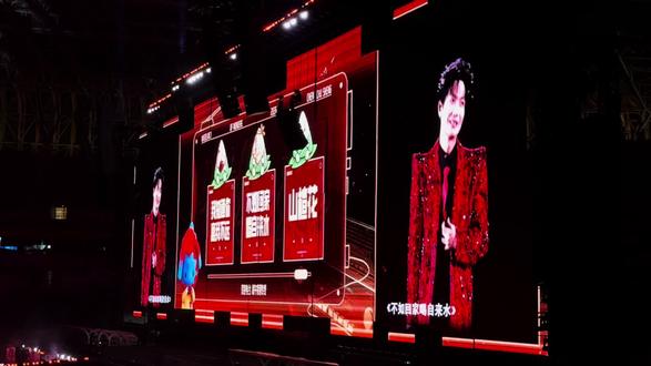 不如回家喝自来水! 这份爱我想早就烂稀碎,
汹涌潮水让我退然后冲到烂泥堆,
对着人潮举杯没人关心你是谁,
一个人从头到尾不如回家喝自来水。
#点歌 #陈楚生 #荒芜之境 #济南 #荒芜之境济南