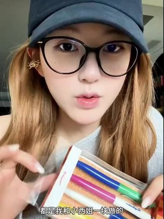 “现在整个所有的设计,都是我和小希姐一起做的” #赵露思 #许妍 #许我耀眼 #设计 #设计师