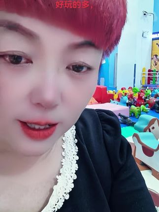 网红老太太又来了 越南#儿童游乐园 #室内游乐场 #孩子的快乐很简单 #让孩子快乐成长