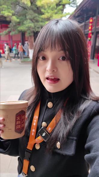 #今日腊八 你喝粥了吗?腊八节期间,成都文殊院免费奉粥10万份,现场领粥排超长长长长队#成都文殊院免费发放腊八粥 #文殊院腊八粥 #文殊院