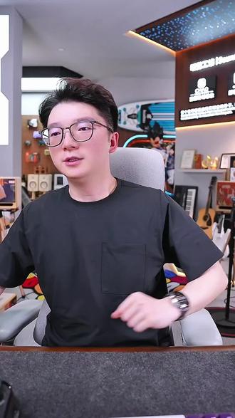 超哥推荐这款便携式充电宝,睿步仕1万毫安小立方充电宝,新国标3C认证电宝,全新电芯方案,小体积大容量,支持多种设备快充协议,自动识别快充设备,支持多口充电,自带Typa-C线,带智能数显,而且可以上飞机和高铁哦!#超哥数码#迷你充电宝#超级快充充电宝#充电宝便携款#一万毫安充电宝