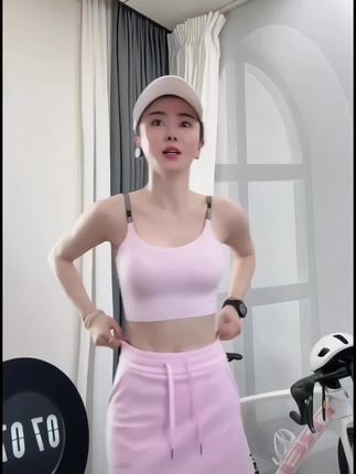#运动健身#运动女孩#一体式无痕裸感运动内衣#果冻吊带美背#