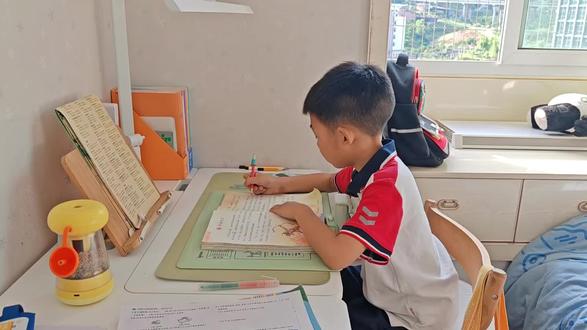 二年级小学生日常写作业vlog#培养孩子好习惯从小开始 #写好家庭作业 #独立写作业 #小学能力培养 #培养孩子的学习兴趣