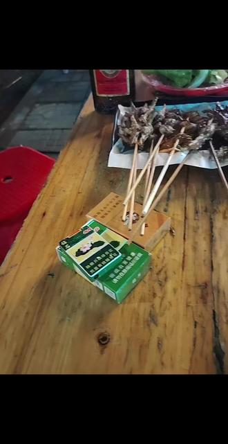 我没办法把我的经历像放电影一样放给你
看,所以你不懂我,我也不怪你