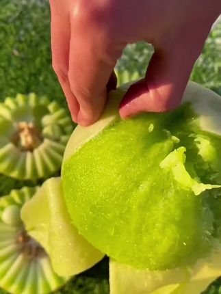 #冰淇淋玉菇甜瓜 这么好吃的玉菇甜瓜,口感是软软糯糯的,而且汁水超足一定要尝尝