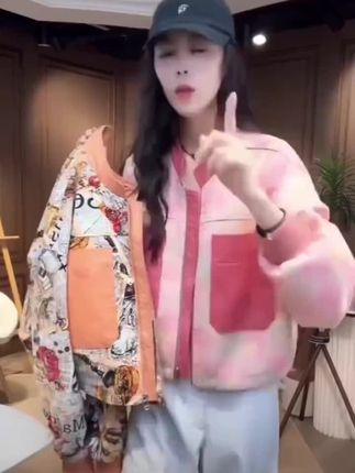 2025年洋气甜美时尚潮流设计感卡通图案拼色宽松百搭休闲外套女款#早秋新款 #早秋穿搭 #外套 #外套穿搭 #外套分享