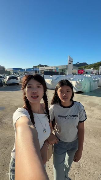 今天去看我在网上了解很久的十万级轿跑——极狐S3#极狐S3 #坐等提车 #舒适座驾 #幸福感座驾 #梦中情车