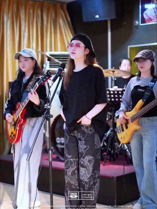 我说算你狠善用无辜的眼神,谎话说了两次我就当真。#算你狠#陈小春