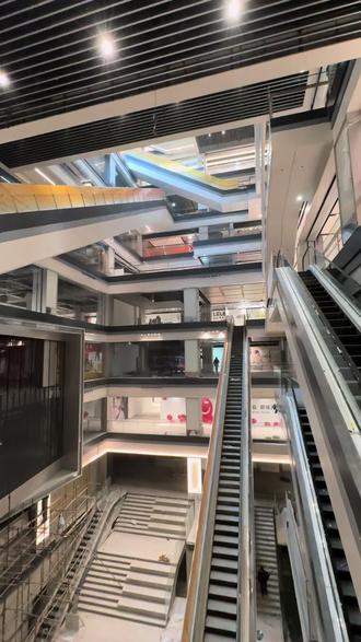 摩立方商场推出了49代100的预售代金劵!全场吃的喝的玩的多种大牌都可以使用!刷到的家人们左下角赶紧安排!#摩立方 #新店开业 #抓娃娃