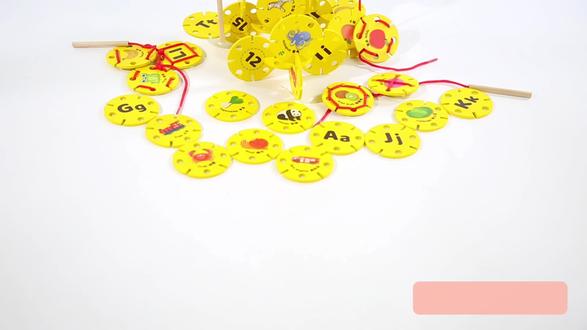 一块原木雪花片,藏着孩子的奇思妙想~ 从简单造型到创意世界,小手拼搭间,专注力和想象力悄悄发芽,原木质感更安心,童年的快乐就该这般纯粹~#儿童diy手工礼物 #亲子手工 #有趣的儿童手工作品 #亲子手工制作 #动脑玩具