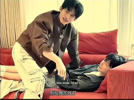 普普好宠溺的眼神#高甜来袭 #郝熠然 #高嘉辉 #dou+小助手