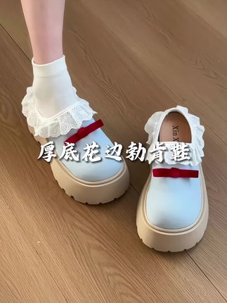 这是公主穿的勃肯鞋叭,超好看~颜色好适合春夏穿呀~哪个甜妹能抵挡得住啊!!!#百搭鞋子 #勃肯鞋 #包头鞋 #一脚蹬 #爆款美鞋