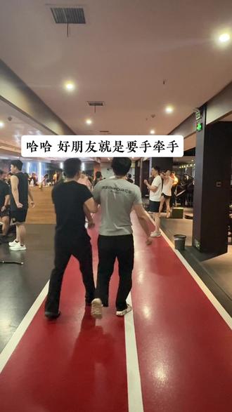 晚八的健身房就像早八的地铁。#身材管理ing #碎片化健身 #减脂不要问今天练没练