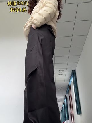 这条立体褶皱弯刀西裤真的谁穿谁好看,侧面很显腿细,弯刀版型正面很帅。#好物推荐🔥 #四季款