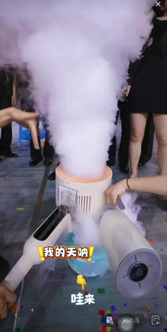 天气越来越热了,龙浩天推荐的这台创维ai智能语音循环扇,台地三用,8档风速调节风力也很大,全屋循环各个角落都能吹到,而且还是智能语音控制的,动动嘴就能轻松操控,真的太方便了#龙浩天 #空气循环扇 #静音风扇 #夏季必备 #风扇