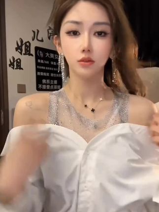 衬衫烫钻网纱拼接露肩上衣#网纱上衣 #衬衫穿搭 #露肩上衣 #气质女神 #百搭显瘦衬衫