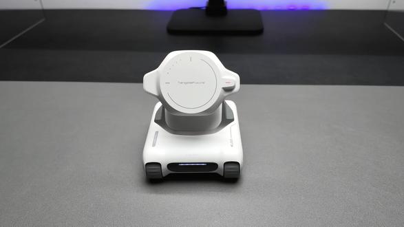 当手机变成了有脾气的电子宠物... 以为只是普通手机支架
没想到手机一吸就变成活的电子宠物
会撒娇会顶嘴,还会自己溜达避障
不理它还会偷偷捣乱
既是无线充,又是桌面AI小玩伴
数码党桌面快乐直接拉满✨
#LOOI #LOOI桌面机器人#LOOI手机机器人 #智能机器人 #数码测评