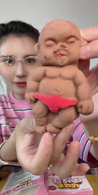 娜塔莎居然还能吃!在校不开心就捏它吃它,还是巧克力味棉花糖,软糯糯好吃又好玩 #娜塔莎 #娜塔莎黑娃棉花糖 #巧克力棉花糖