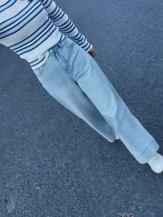 "人到了一定的年纪,要学会视而不见,充耳不闻,把心情和脾气调成静音模式,然后不动声色的淘汰一些人和事,不动声色的打理好自己,过好自己的每一天,不要让任何人影响到你的情绪。"#小个子定制 #小个子专属 #显高显瘦显腿长