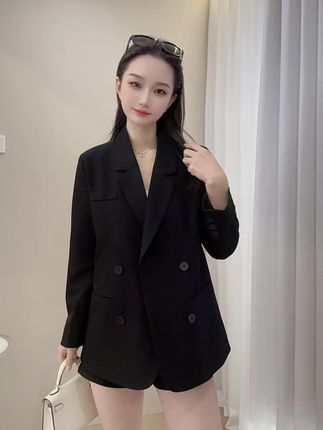人只有快乐 运气才会变好 若热爱 生活哪里都可爱#西装杀#西装控#小个子女装#秋季穿搭