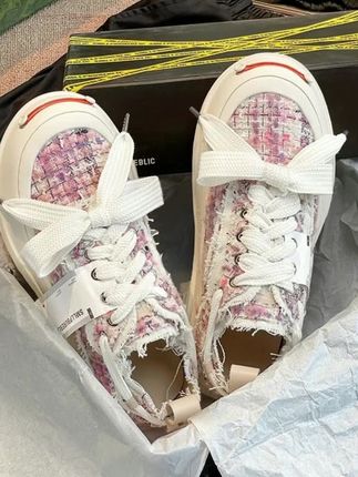 没想到这么便宜的价格就能入手这双超火的帆布鞋,它是厚底增高的设计,穿上后显得腿又长又直,而且超级百搭,不管是配牛仔裤、工装裤还是休闲裤都很好看,简直帅炸了!#檀健次周边开口笑帆布鞋