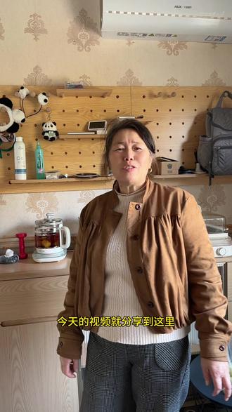 住家阿姨煮甘蔗水。到了吃甘蔗的季节,今天教大家煮各种甘蔗水,大家都可以在家里煮起来哦。